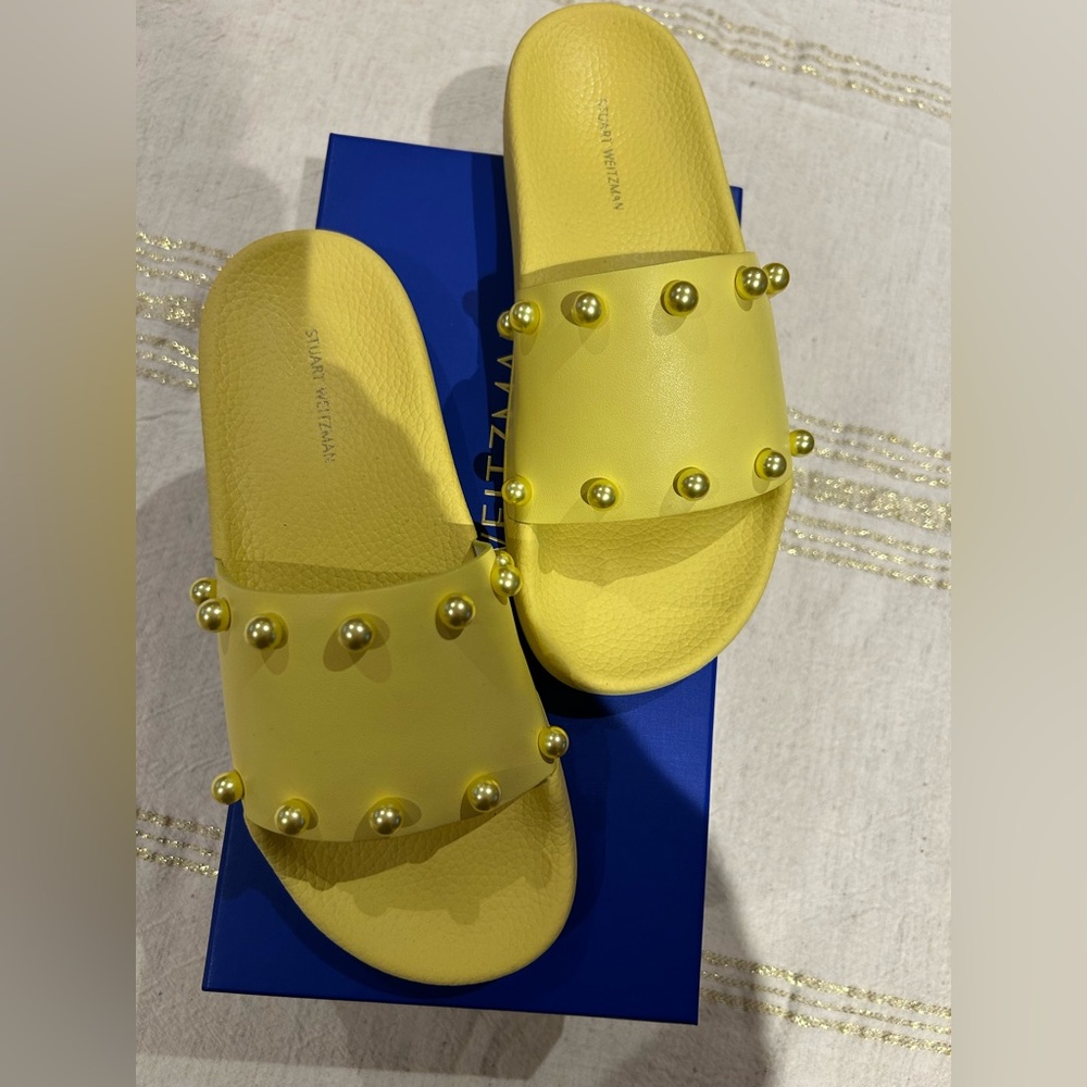 ***Stuart Weitzman Faux Pearl Slides. Sz7 NIB